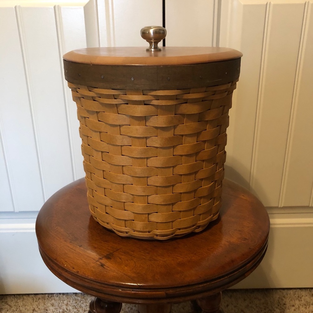 Longaberger Cookie Jar / Pet Food Holder